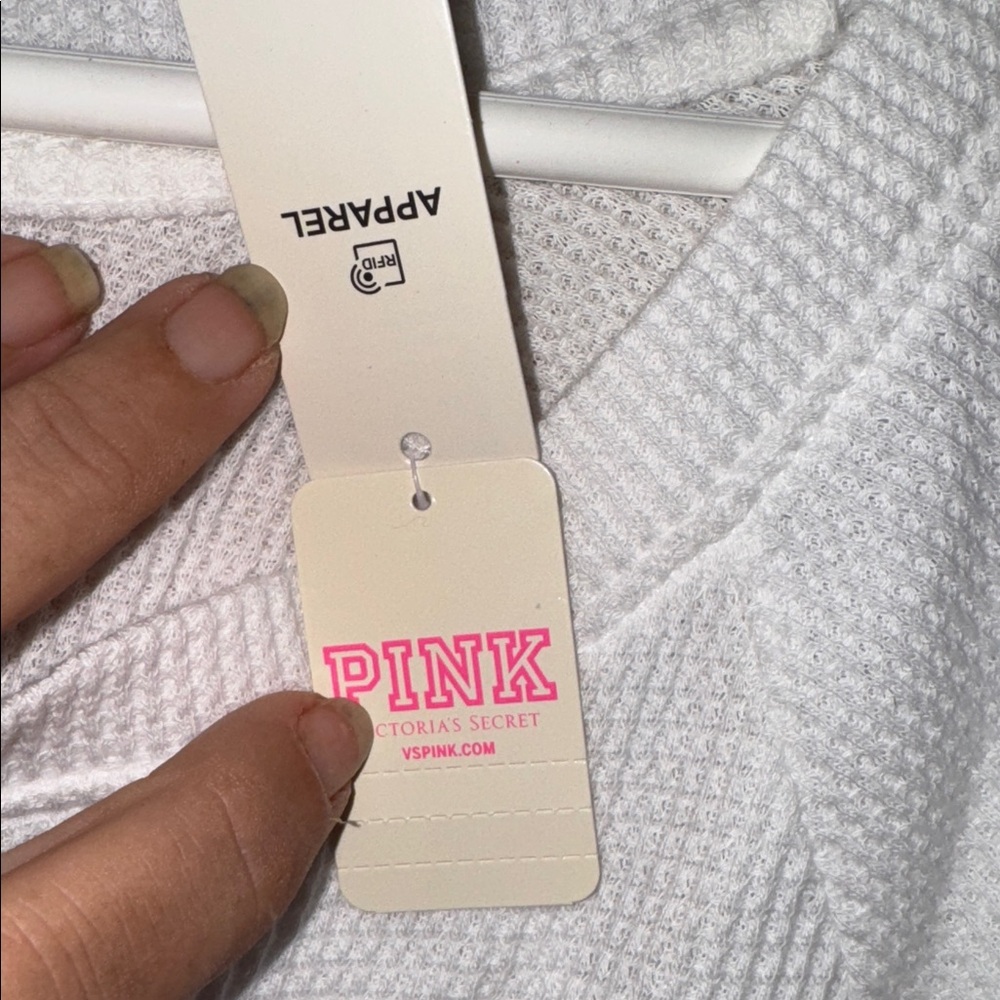 NWT PINK VS Knit Riot V-neck Aerosmith Graphic Women's Top - Picture 4 of 5